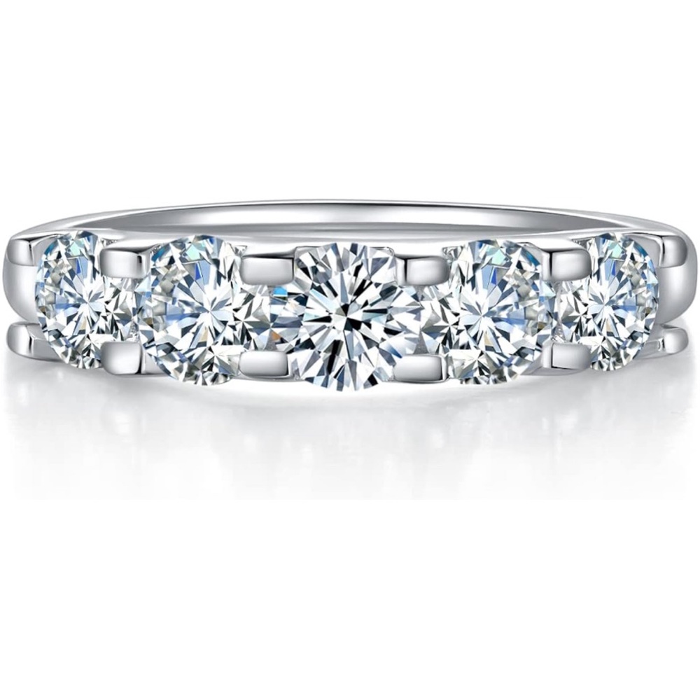 Lab created 1.5 caret diamond ring size 6.5 D color VVS clarity Ster silver